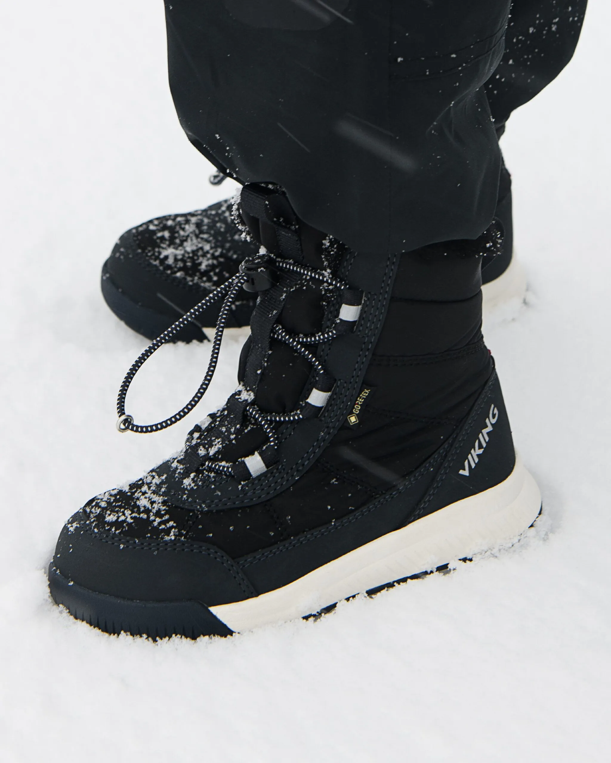 Viking itin lengvi žieminiai batai vaikams su GORE-TEX Aery Warm GTX SL - Black/Char 3 Viking itin lengvi žieminiai batai vaikams su GORE-TEX Aery Warm GTX SL - Black/Char