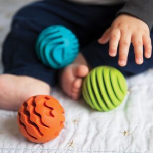 edukaciniai zaislai. Lavinamieji zaislai. FatBrainToys . Lavinamieji - sensoriniai kamuoliukai