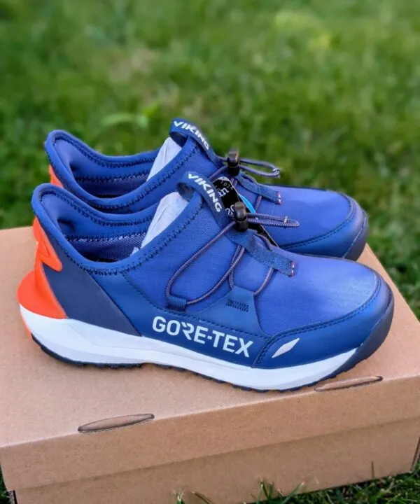VIKING QuickGO GTX SL rudeniniai/pavasariniai batai vaikams, mėlynos spalvos, su GORE-TEX, vandeniui atsparūs, lengvi, su elastiniais raišteliais ir lipduku