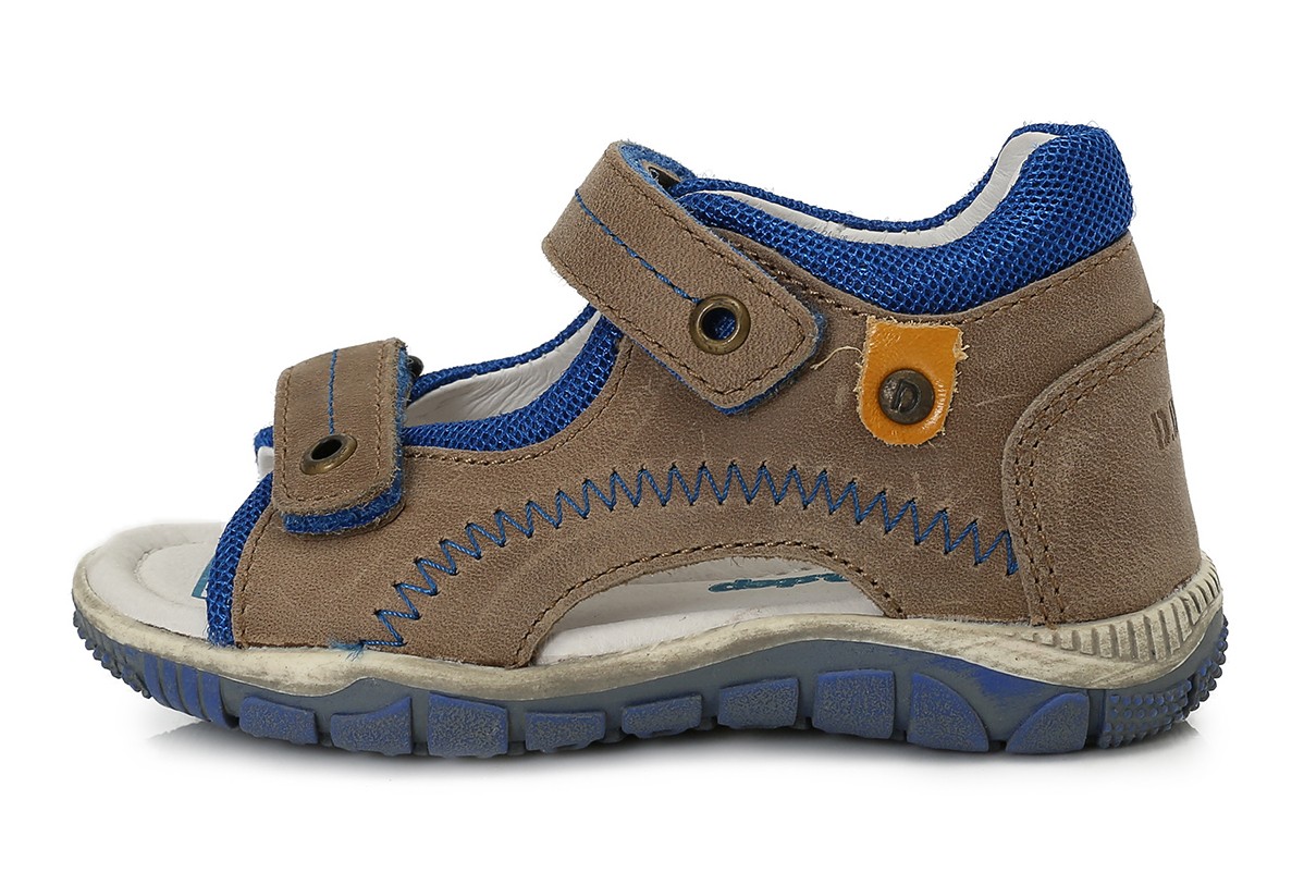 Rudos basutės 19-24 d. K3304003BU. D.D.Step (Vengrija). Batai vaikams 3 batukai vaikams D.D.Step (Vengrija) Rudos basutės 19-24 d. K3304003BU