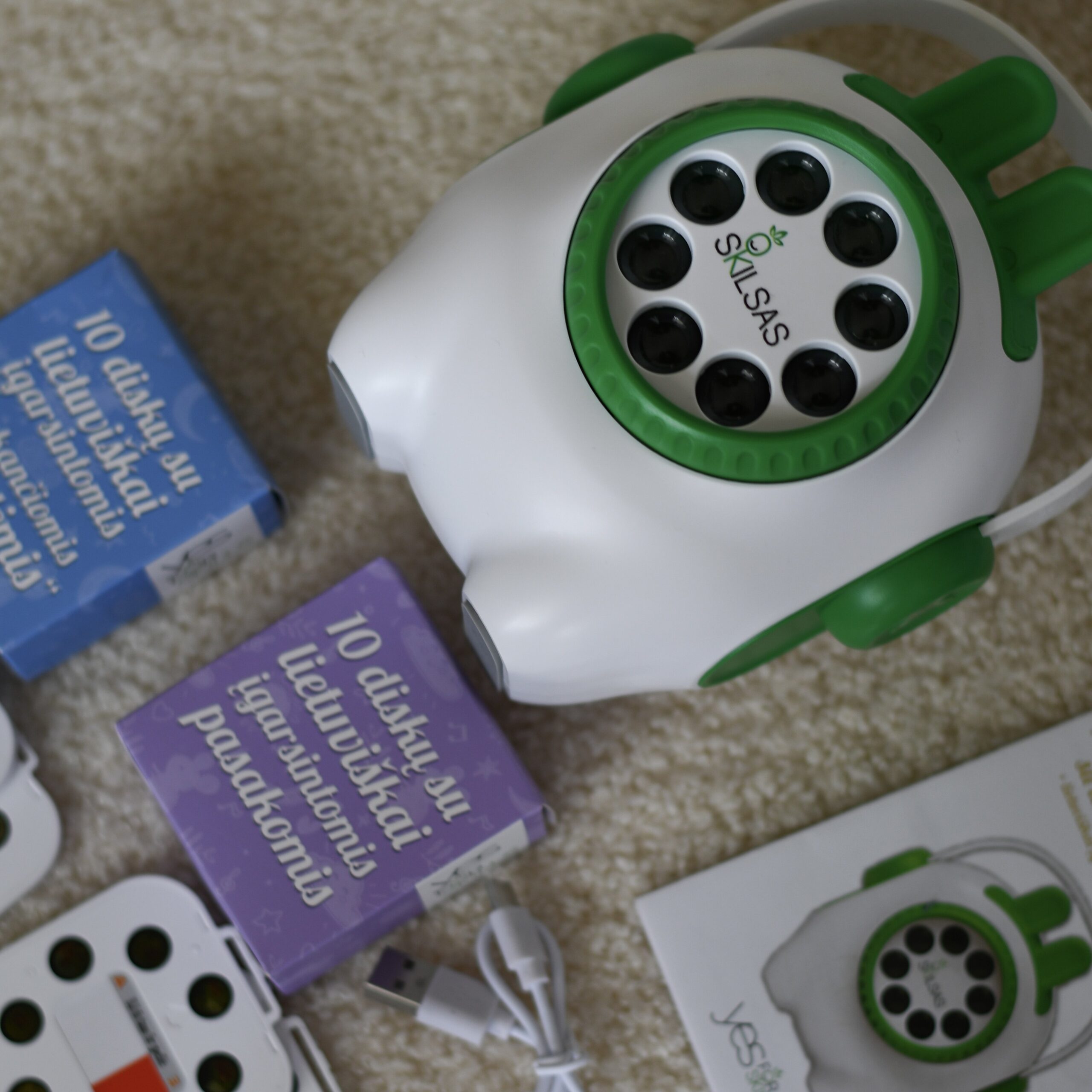 Projektorius vaikams ,,Skilsas“ su lietuviškomis lopšinėmis + lietuviškai įgarsintos ,,Šnekančios kortelės“ 6 Projektorius vaikams ,,Skilsas“ su lietuviškomis lopšinėmis + lietuviškai įgarsintos ,,Šnekančios kortelės“ - Image 4