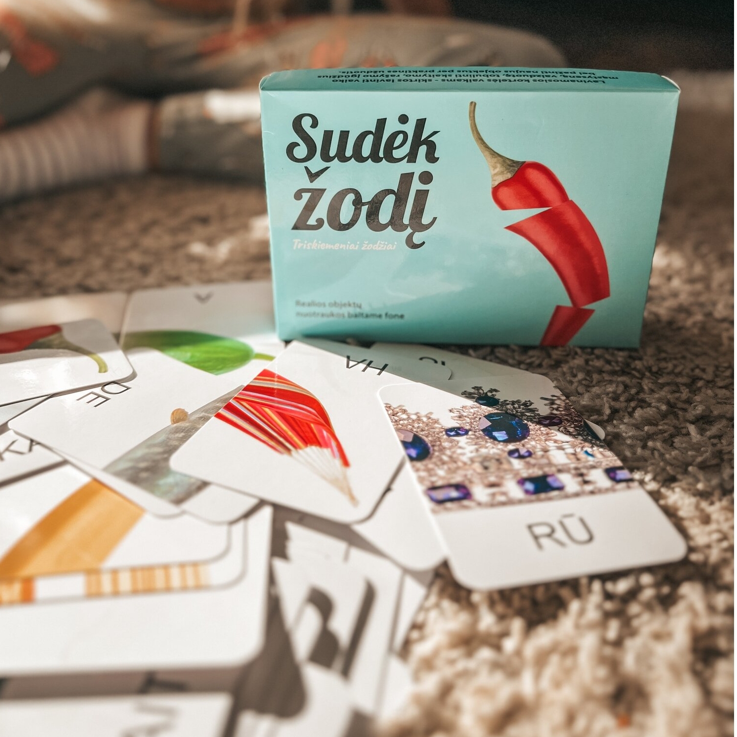 Skaitymo kortelės „Sudėk žodį.Triskiemeniai žodžiai“ 3 Skaitymo kortelės „Sudėk žodį.Triskiemeniai žodžiai“