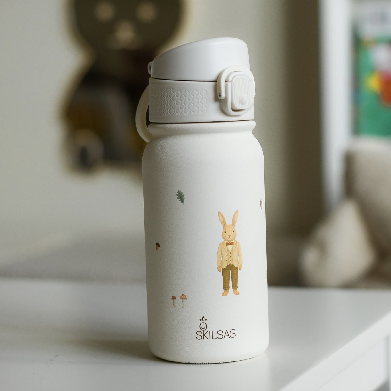 „Skilsas“ vaikiška nerūdijančio plieno gertuvė su dviem dangteliais – praktiškas pasirinkimas kiekvienai dienai (Miško gyvūnai) 2 „Skilsas“ vaikiška nerūdijančio plieno gertuvė su dviem dangteliais – praktiškas pasirinkimas kiekvienai dienai (Miško gyvūnai)