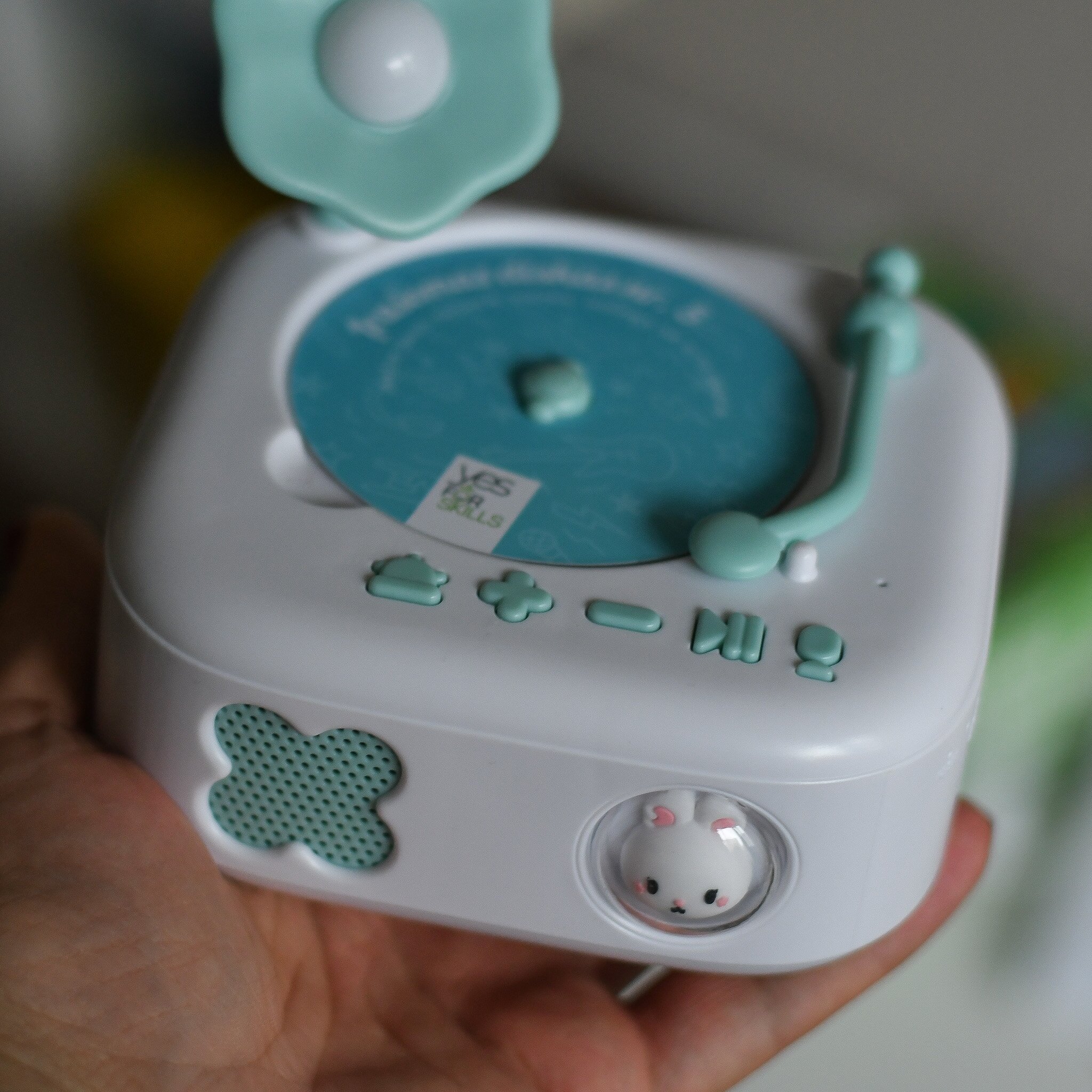 Yes For Skills muzikos grotuvas vaikams su 60 diskų (su įrašytomis lietuviškomis dainomis ir pasakomis) 5 Yes For Skills muzikos grotuvas vaikams su 60 diskų (su įrašytomis lietuviškomis dainomis ir pasakomis) - Image 3