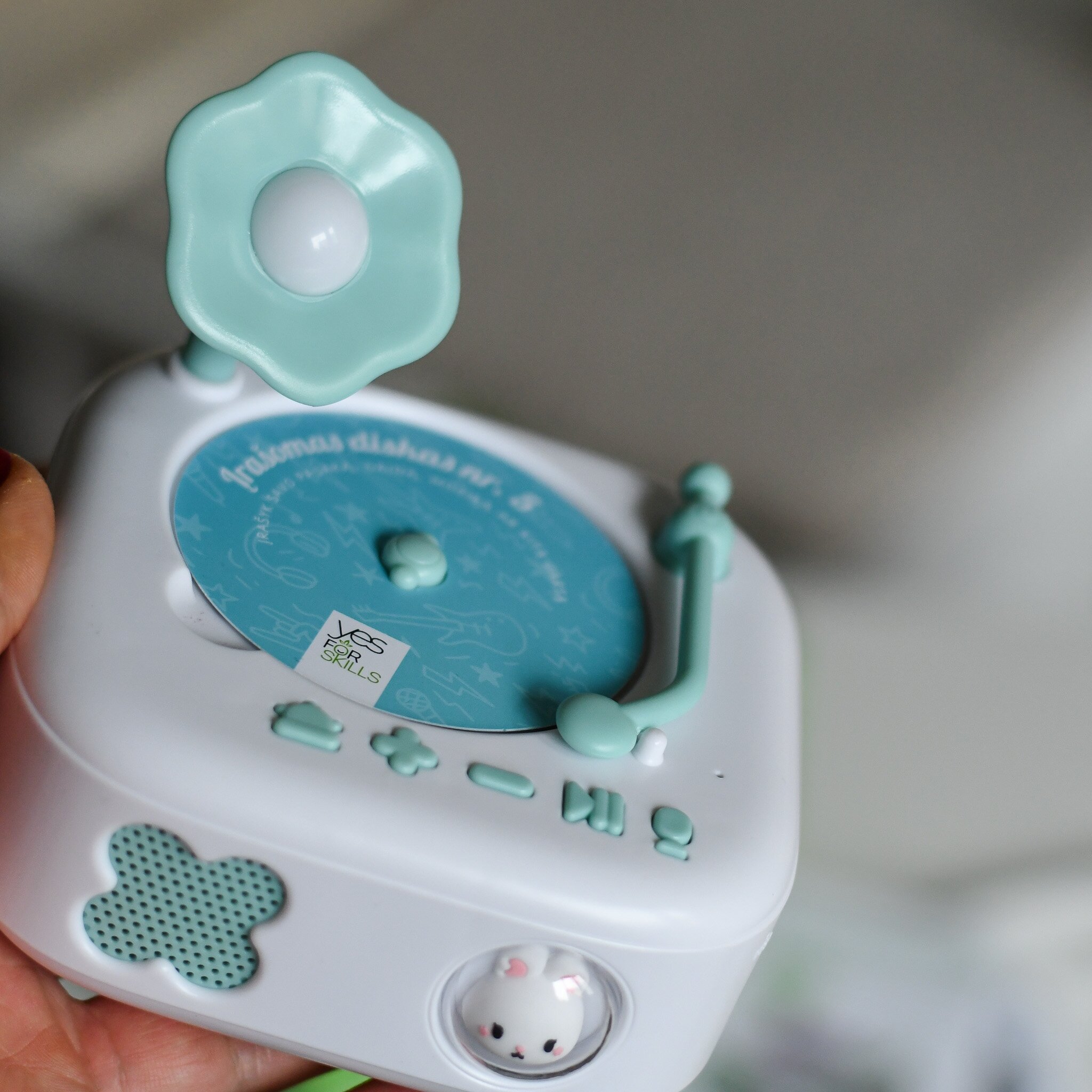 Yes For Skills muzikos grotuvas vaikams su 60 diskų (su įrašytomis lietuviškomis dainomis ir pasakomis) 4 Yes For Skills muzikos grotuvas vaikams su 60 diskų (su įrašytomis lietuviškomis dainomis ir pasakomis) - Image 2