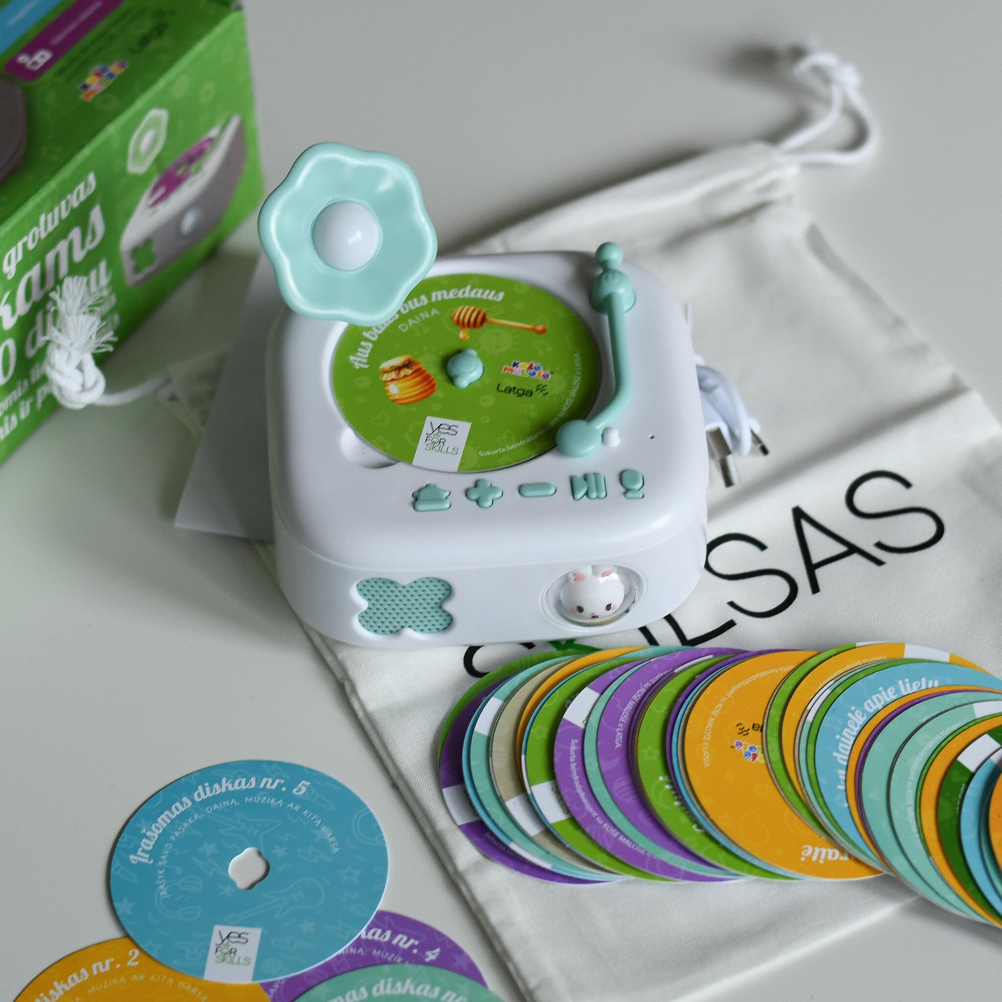 Yes For Skills muzikos grotuvas vaikams su 60 diskų (su įrašytomis lietuviškomis dainomis ir pasakomis) 3 Yes For Skills muzikos grotuvas vaikams su 60 diskų (su įrašytomis lietuviškomis dainomis ir pasakomis)