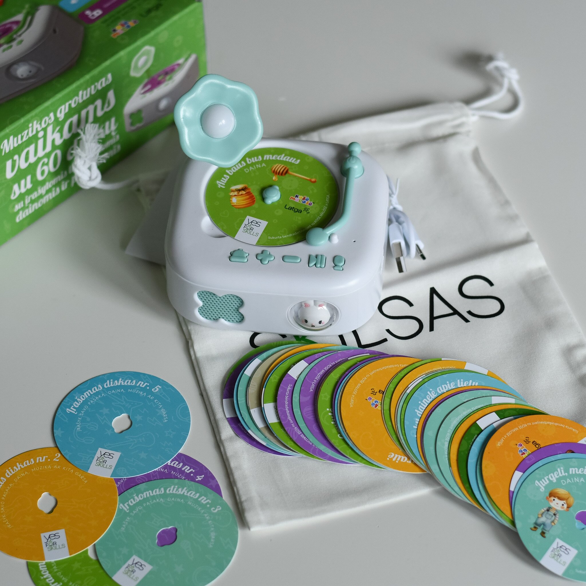 Yes For Skills muzikos grotuvas vaikams su 60 diskų (su įrašytomis lietuviškomis dainomis ir pasakomis) 6 Yes For Skills muzikos grotuvas vaikams su 60 diskų (su įrašytomis lietuviškomis dainomis ir pasakomis) - Image 4