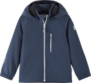 Softshell ar lietpaltis vaikams — palyginimas ir skirtumai 2026 m.