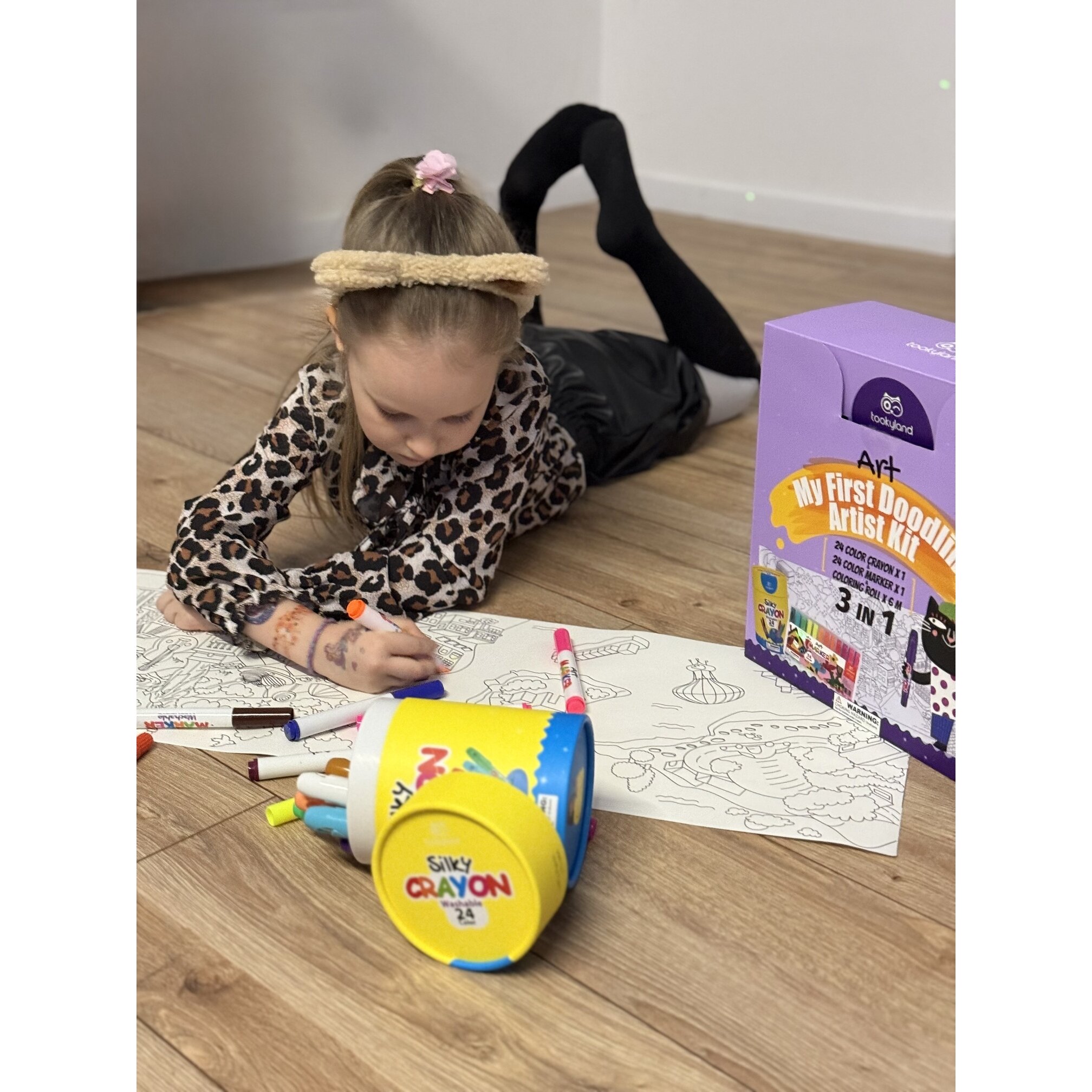 Tookyland kūrybinis piešimo rinkinys su 24 markeriais, 24 išplaunamomis kreidelėmis ir 6 m spalvinimo rulonu (LT302) 4 Tookyland kūrybinis piešimo rinkinys su 24 markeriais, 24 išplaunamomis kreidelėmis ir 6 m spalvinimo rulonu (LT302) - Image 2