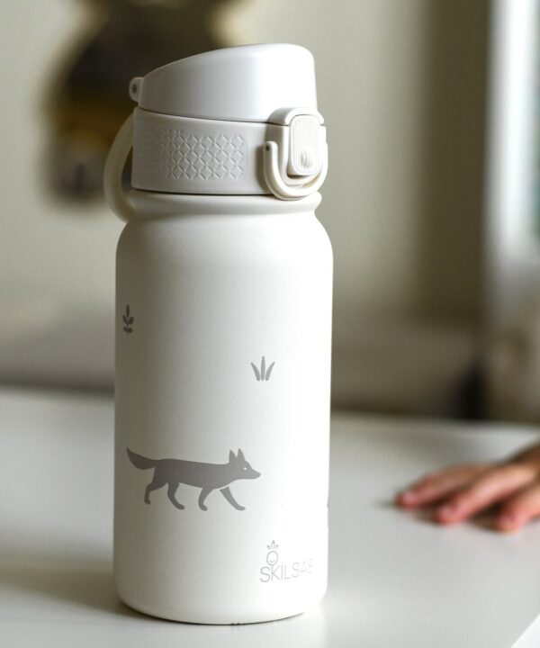 Alternative view of „Skilsas“ vaikiška nerūdijančio plieno gertuvė su dviem dangteliais – praktiškas pasirinkimas kiekvienai dienai (Miškas), 350 ml