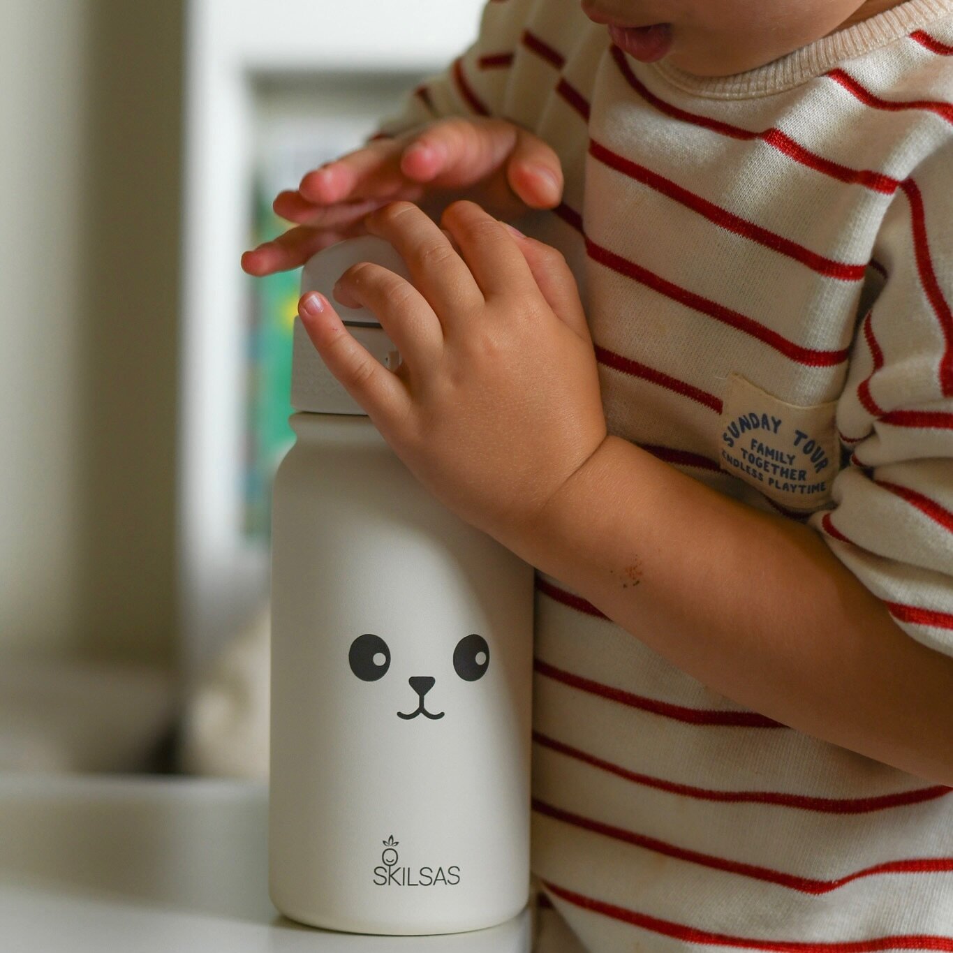 „Skilsas“ vaikiška nerūdijančio plieno gertuvė su dviem dangteliais – praktiškas pasirinkimas kiekvienai dienai (Veidukas), 350 ml 7 „Skilsas“ vaikiška nerūdijančio plieno gertuvė su dviem dangteliais – praktiškas pasirinkimas kiekvienai dienai (Veidukas), 350 ml - Image 6