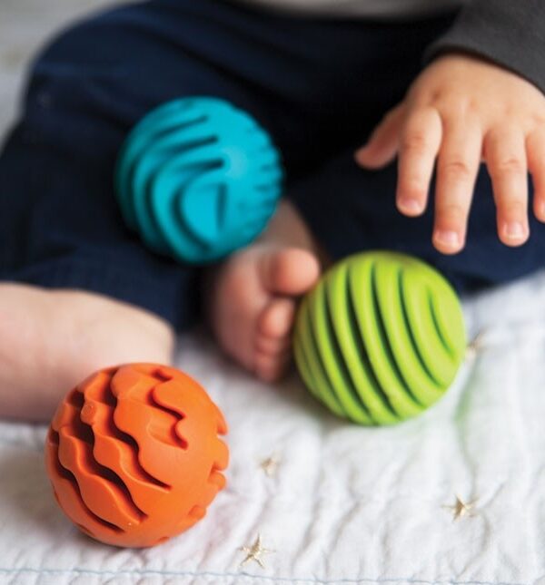 edukaciniai zaislai. Lavinamieji zaislai. FatBrainToys . Lavinamieji - sensoriniai kamuoliukai