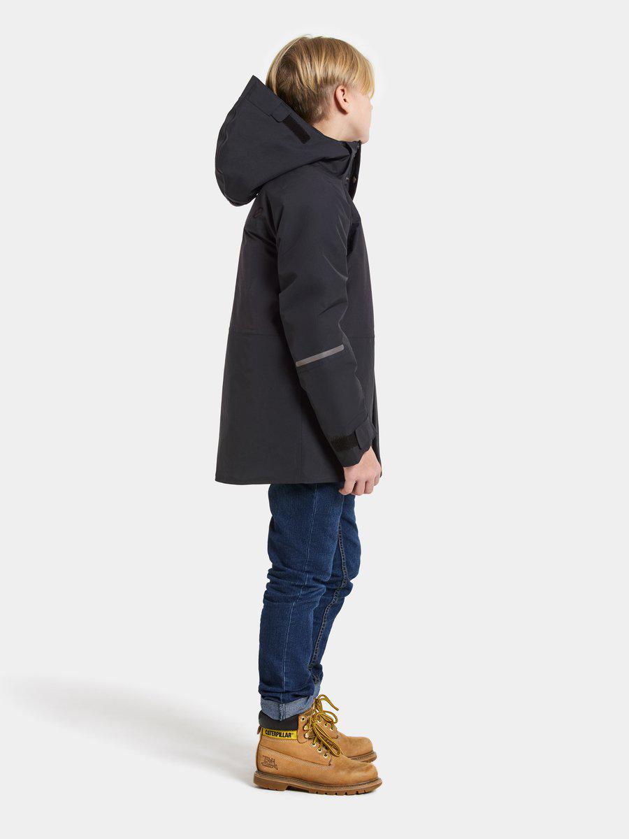 Didriksons žieminė striukė GABBRO KIDS JKT 2 - Black (Išankstinis užsakymas) 7 Didriksons žieminė striukė GABBRO KIDS JKT 2 - Black (Išankstinis užsakymas) - Image 5