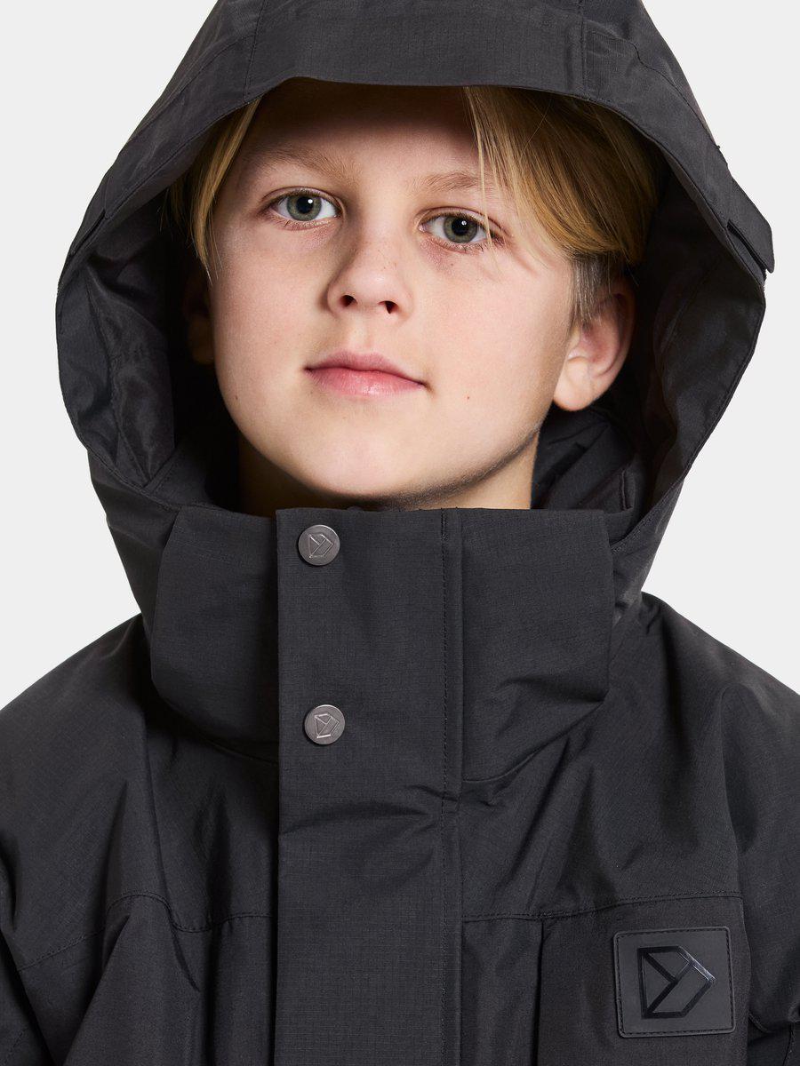 Didriksons žieminė striukė GABBRO KIDS JKT 2 - Black (Išankstinis užsakymas) 8 Didriksons žieminė striukė GABBRO KIDS JKT 2 - Black (Išankstinis užsakymas) - Image 6
